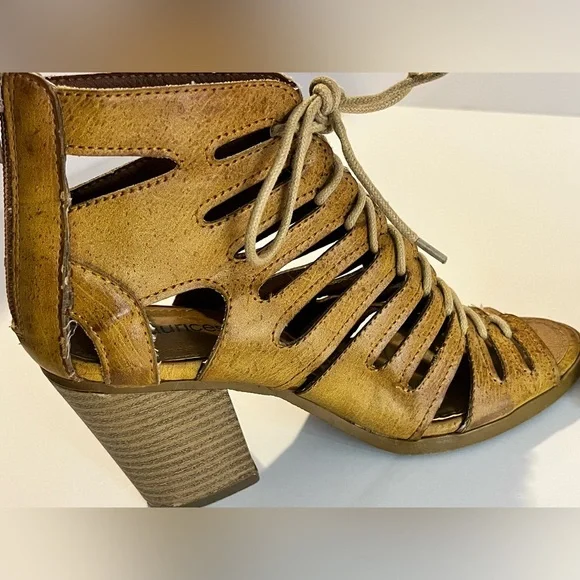 Maurices Women's Sienna Heeled Lace Up Booties Size 6 Sandals - Picture 9 of 15